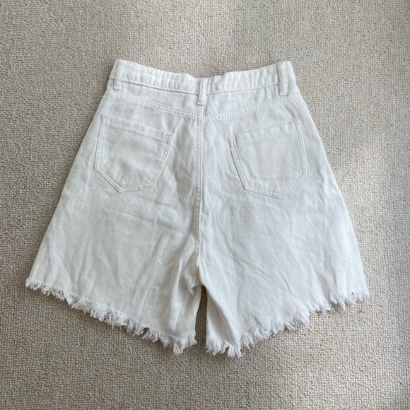 Princess Polly White Shorts - Picture 3 of 3